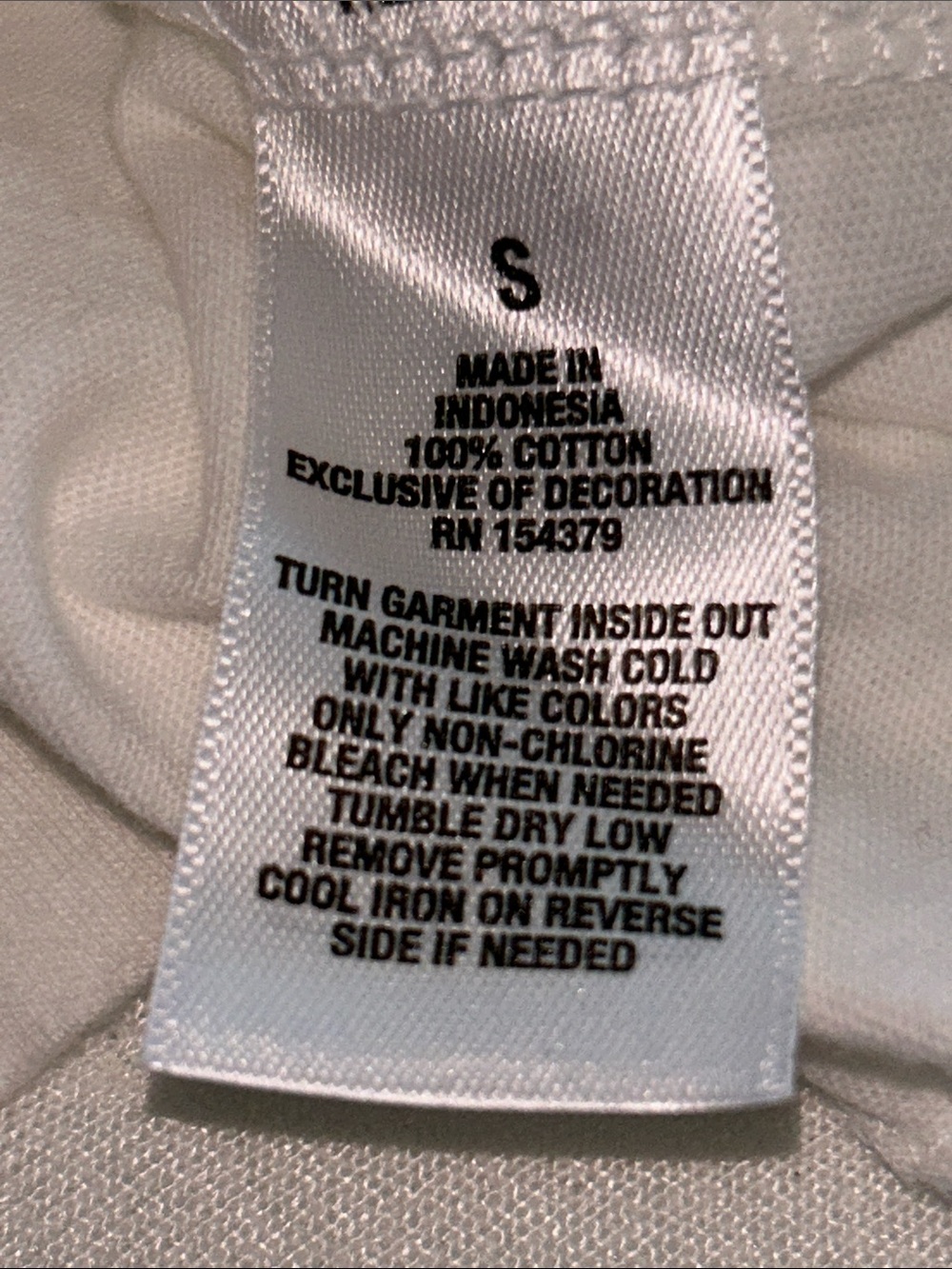 Aeropostale White Short Sleeve Tee with Burgundy and Blue Logo - Picture 5 of 8